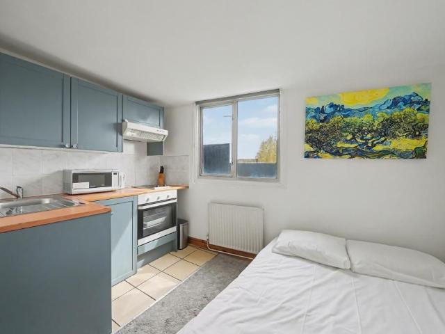 Studio for rent in Earl's Court, Greater London