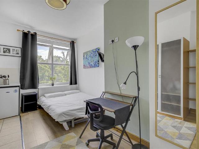 Apartment for rent in Earl's Court, Greater London