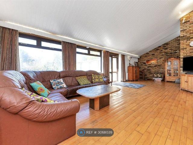 Room for rent in Highfields Caldecote, South Cambridgeshire