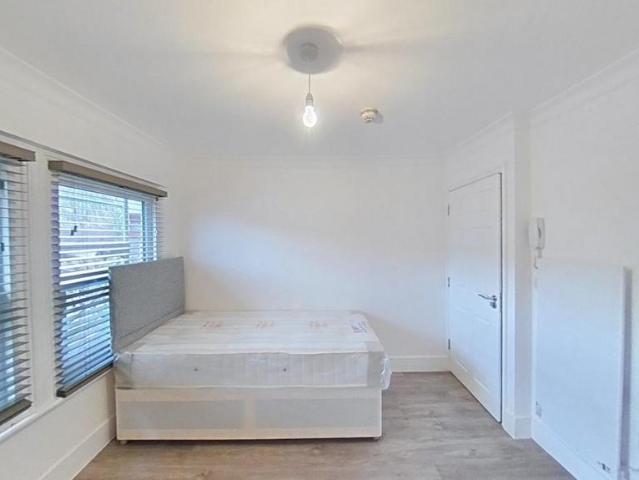 House for rent in London Borough of Ealing, Hanwell