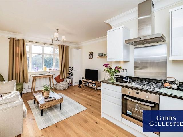 Apartment for rent in Pinner, Isle Of Man