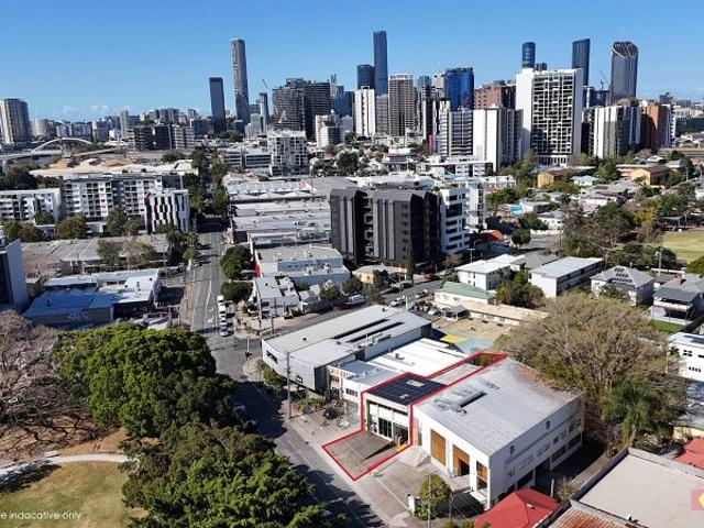 Warehouse for rent in Toombul, Queensland