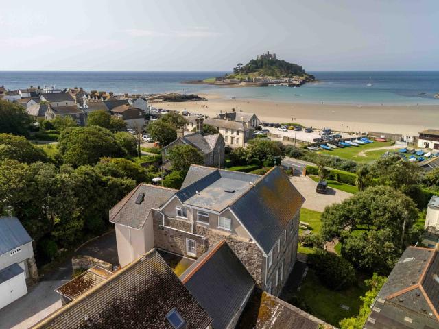 Apartment for rent in Marazion