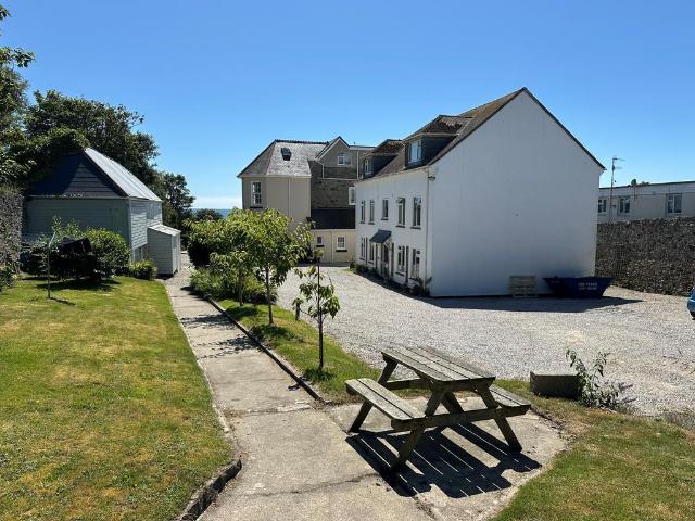 Apartment for rent in Marazion