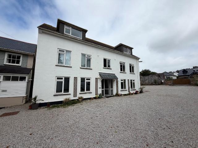 Apartment for rent in Marazion