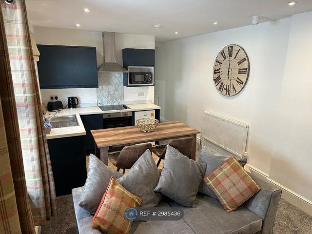 Apartment for rent in West End, Bare