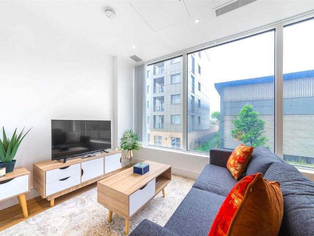 Studio for rent in London Borough of Ealing, Park Royal