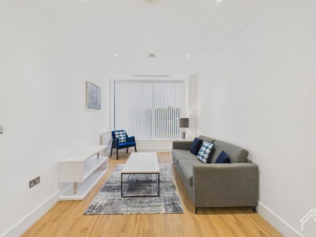 House for rent in London Borough of Ealing, Park Royal
