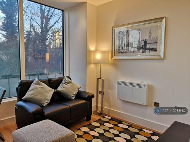 Apartment for rent in London Borough of Ealing, Park Royal