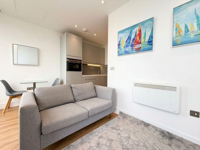 Studio for rent in London Borough of Ealing, Park Royal