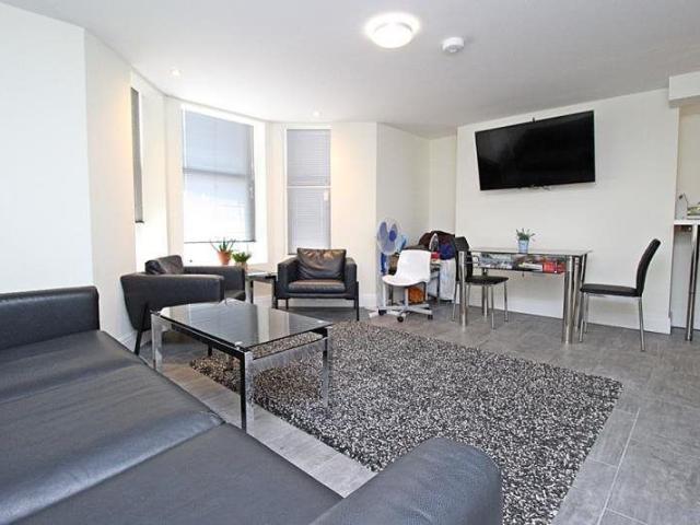 Room for rent in Plasnewydd, Falcon Lodge