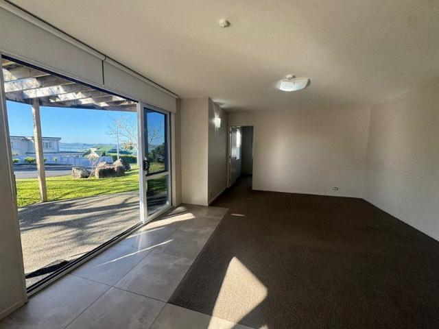 Apartment for rent in Paremoremo, Oroua County