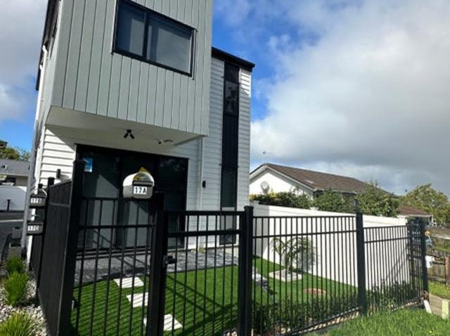 House for rent in Oratia