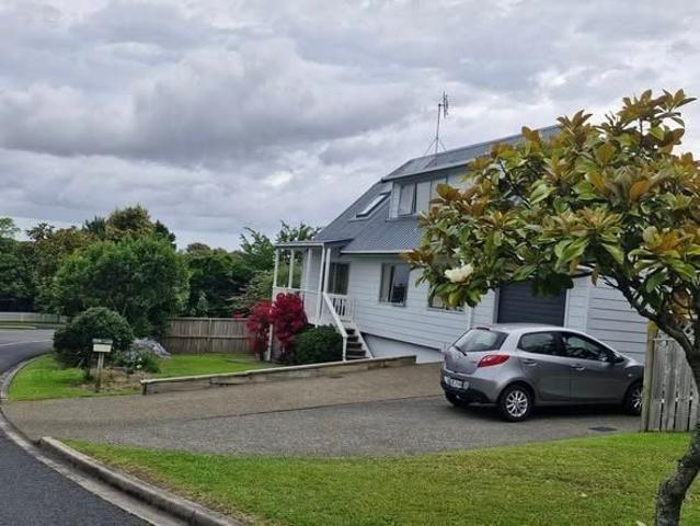 House for rent in Oratia