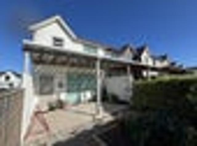 Townhouse for rent in Paremoremo