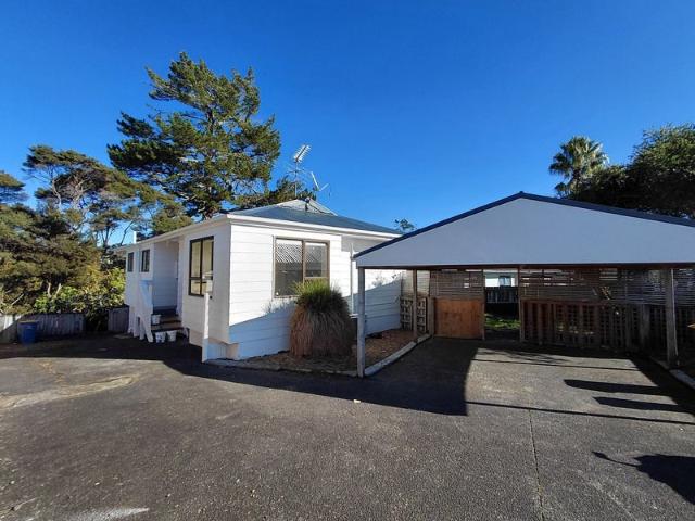 House for rent in Oratia
