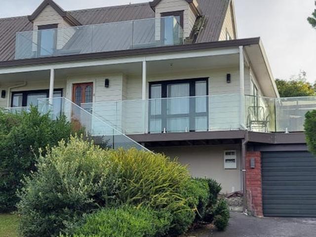House for rent in Oratia