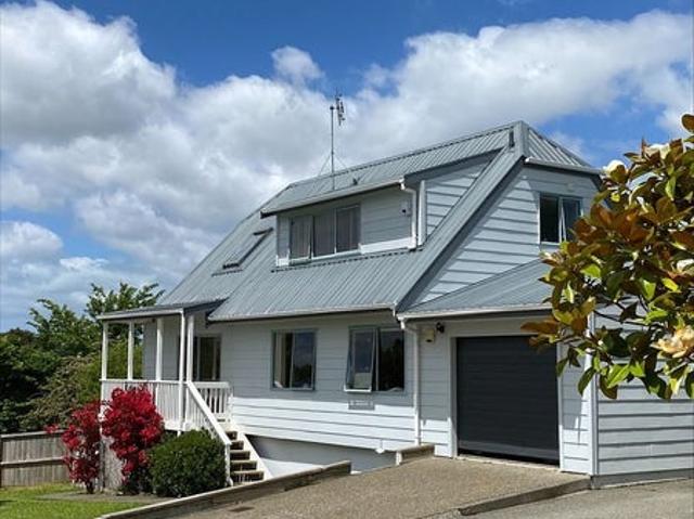 House for rent in Oratia