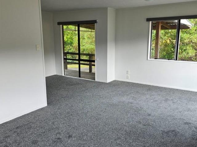 House for rent in Oratia