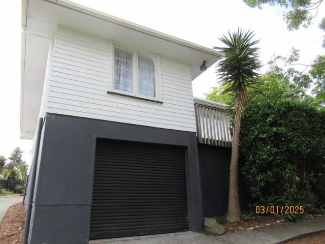 House for rent in Oratia