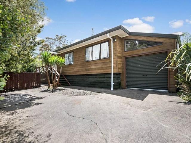 House for rent in Oratia
