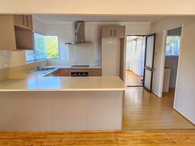 House for rent in Oratia