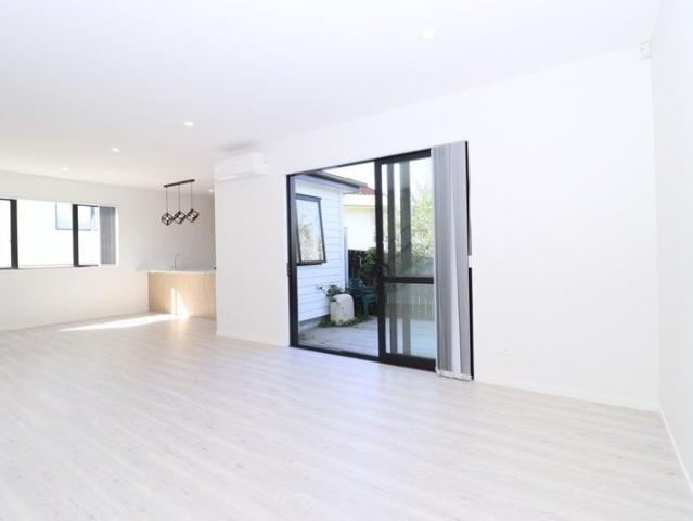 House for rent in Oratia