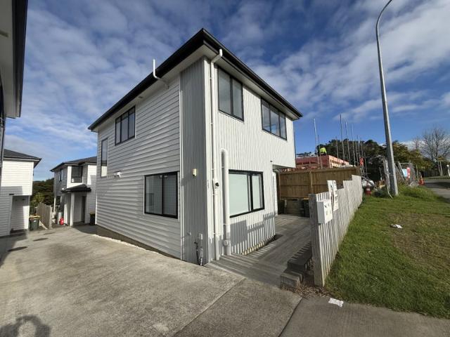 House for rent in Oratia