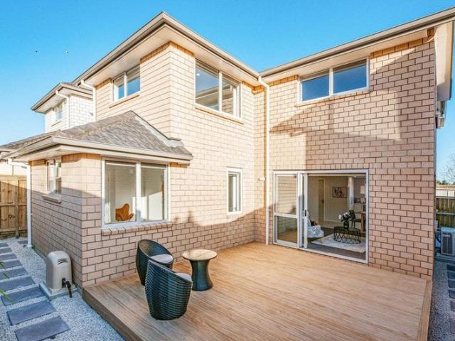 House for rent in Oratia