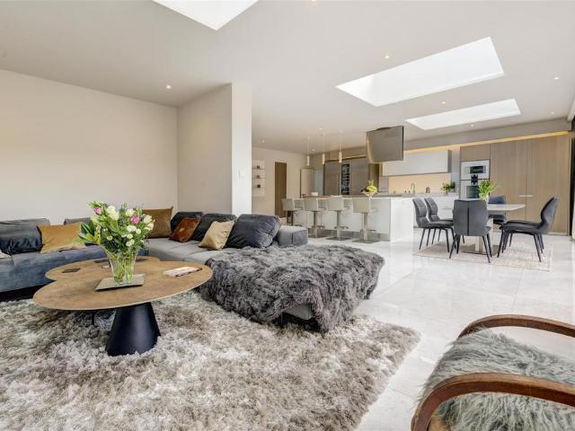 House for rent in Golders Green, Greater London
