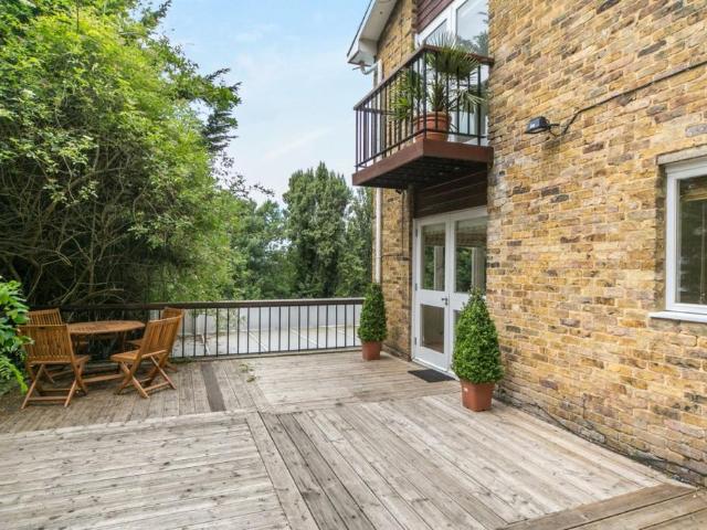 House for rent in Golders Green, Greater London