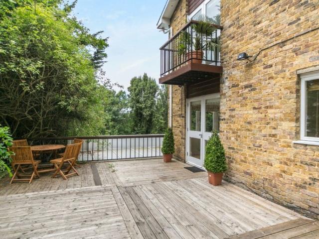 House for rent in Golders Green, Greater London