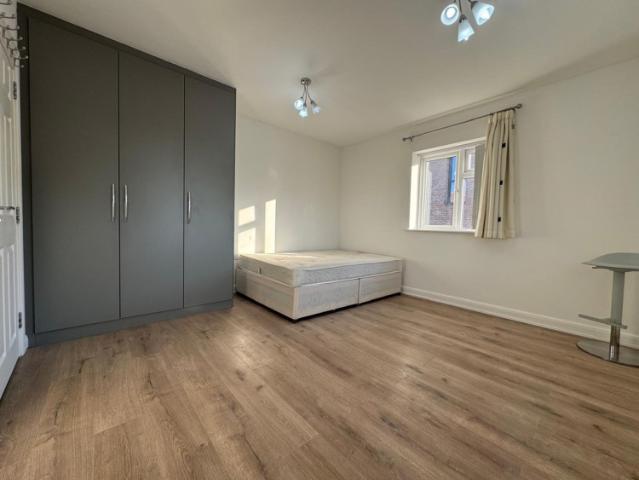 Apartment for rent in West Hendon, The Hyde