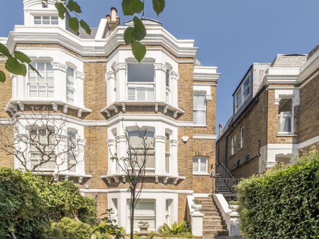 Apartment for rent in Southfields, Greater London