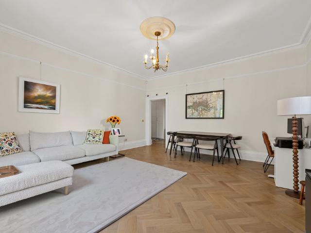 Apartment for rent in Southfields, Greater London