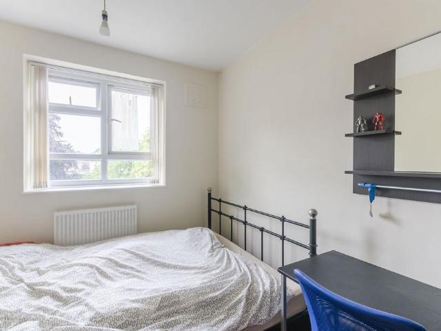 Apartment for rent in Southfields, Greater London