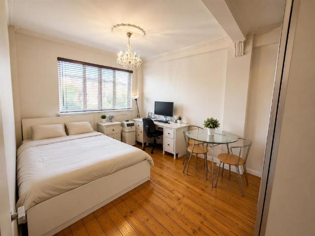 Apartment for rent in West Kensington, Greater London