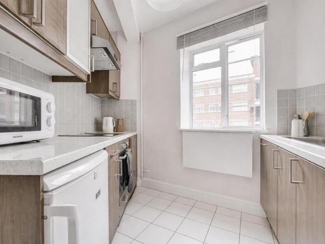 Apartment for rent in West Kensington, Greater London