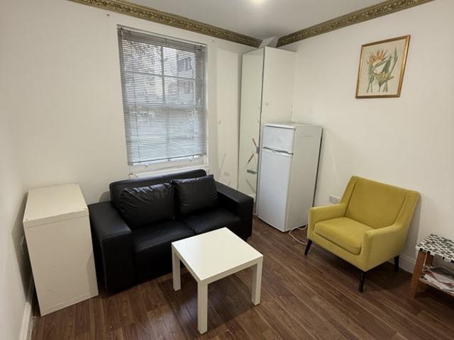 Apartment for rent in West Kensington, Greater London