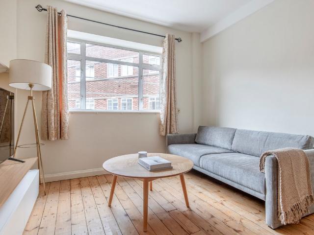 Apartment for rent in West Kensington, Greater London