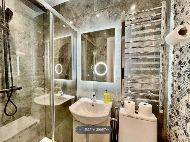 Room for rent in London Borough of Ealing, Greater London