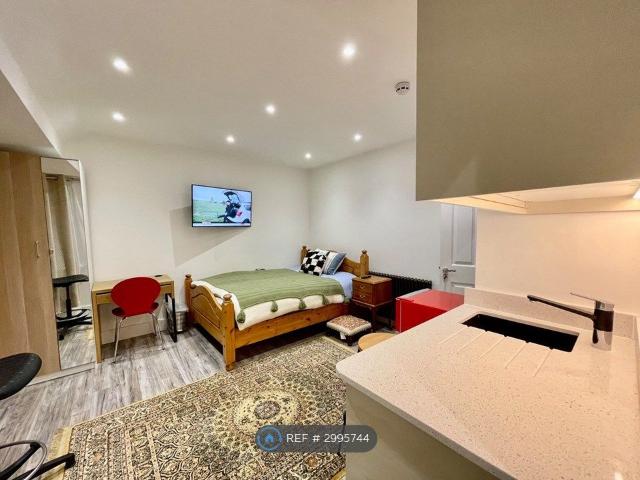 Room for rent in London Borough of Ealing, Greater London