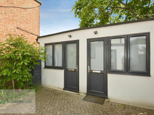 Apartment for rent in Blackhills, Surrey