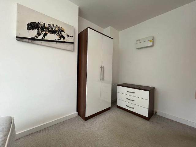 Apartment for rent in Halifax, Well Head
