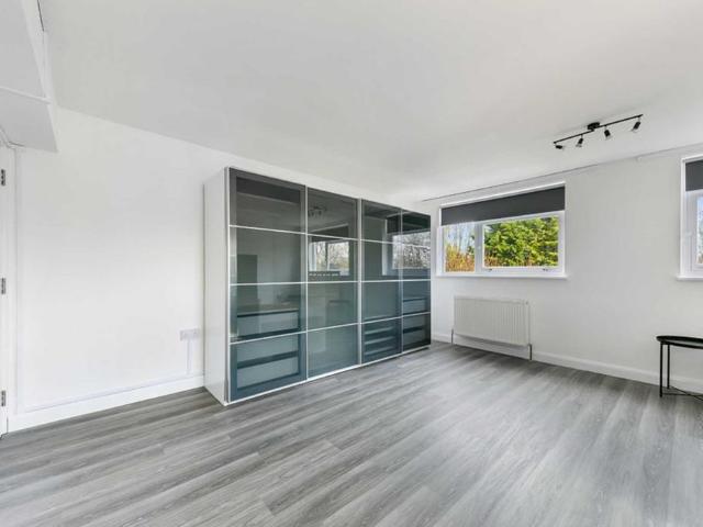 Apartment for rent in London Borough of Ealing, Perivale