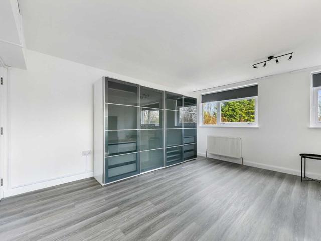 Studio for rent in London Borough of Ealing, Perivale