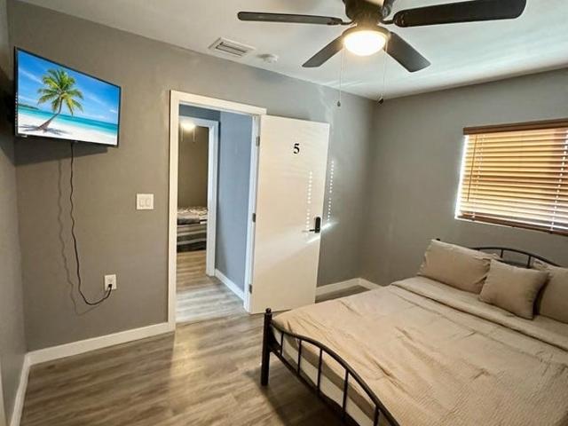 Room for rent in West Park, Florida