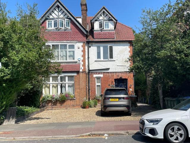 Apartment for rent in Middle Park, Greater London