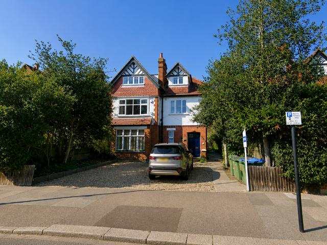 Apartment for rent in Middle Park, Greater London