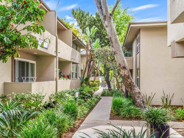 Apartment for rent in Canoga Park, California